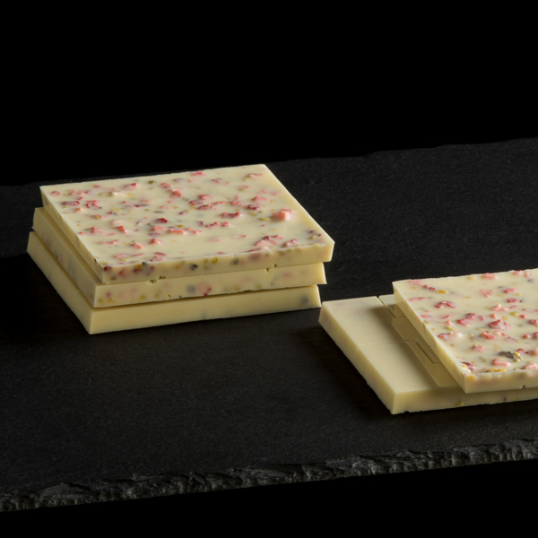 Tavoletta Cioccolato Bianco Giada, Granella al Pistacchio e Fragola Disidratata